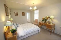 Crown Hotel Hotels in Woolstanwood