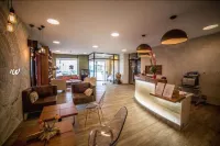 Logis Hotel des Bourbons Hotels in Premilhat