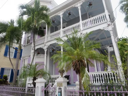 The Artist House Отели рядом с достопримечательностью «Ки-Уэст Баттерфлай энд Нейчер Консерватори»