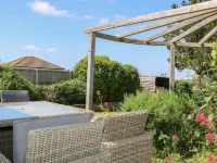 50 Harbour Road Hotels in Arun
