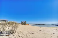 Windmill Point' Home: Steps to Beach & Pier! - WiFi