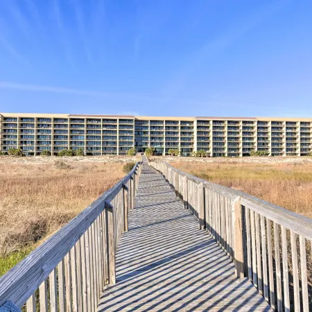 Dauphin Island Condo in Holiday Isle with Balcony!