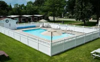 Nader's Motel & Suites - Swimmingpools