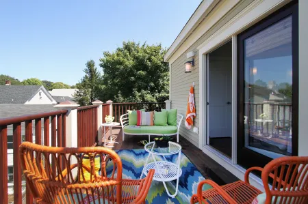 The Newport Lofts - 548 Thames Street