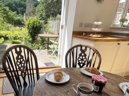 Two Towers Cottage Отели в г. Stoke-sub-Hamdon