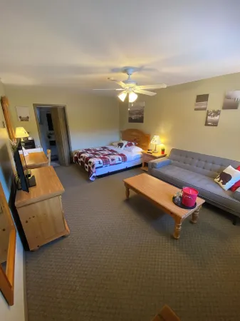 Parkway Motel Отели рядом с достопримечательностью «Sandy Beach»