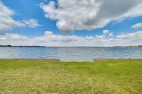 BBQ Ready Lakefront Retreat in Watertown - 2-stjärniga