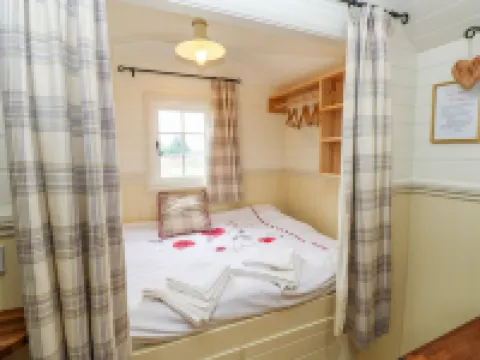 Shepherds Hut - the Crook Hotels in Milford Haven