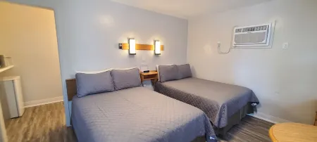 Maple Leaf Motel Отели рядом с достопримечательностью «Goderich Lighthouse»