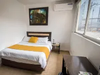 Hotel MC Suites - Confort Cerca del Aeropuerto Hotels near Antonio Neumane Park