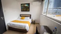 Hotel MC Suites - Confort Cerca del Aeropuerto Hotels in Guayaquil