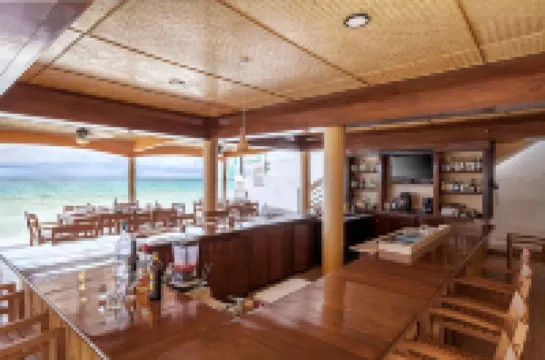 Beach House Condos, Negril ネグリルのホテル