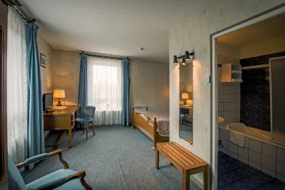 Logis Hôtel Restaurant Hostellerie de l'Étoile فنادق في Marlenheim