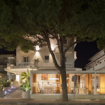 Hotel Tropical Hotel in zona Villa Giulia Relais & Spa