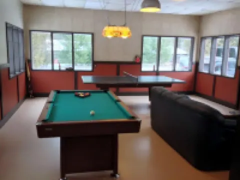 Adk Trail Inn Hotels in Keene