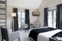 Hôtel Aux Vieux Remparts the Originals Relais