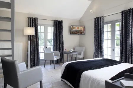 Hôtel Aux Vieux Remparts the Originals Relais