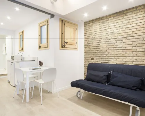 BcnStop Sagrada Familia Hotels near Fundacio Puigvert