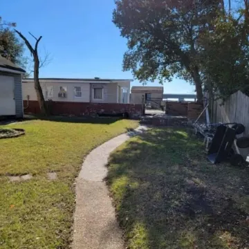 The Boat House - Water Front, Wifi, Pet Friendly 1 Bedroom Home by RedAwning