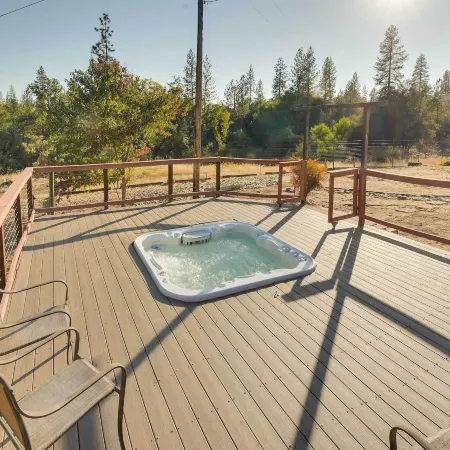 Waterfront Mariposa Vacation Rental w/ Hot Tub