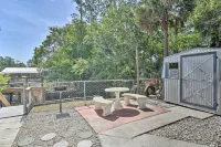 Peaceful Satsuma Escape w/ Dunns Creek Access - Parkering