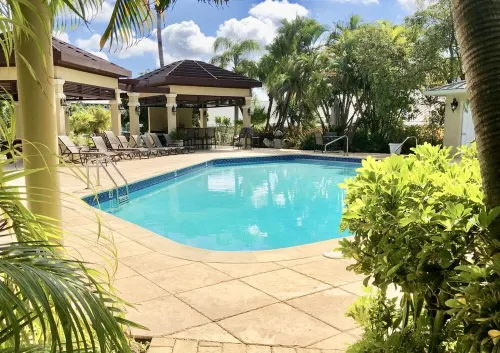 Beautiful Oceanfront Condo on Seven Mile Beach