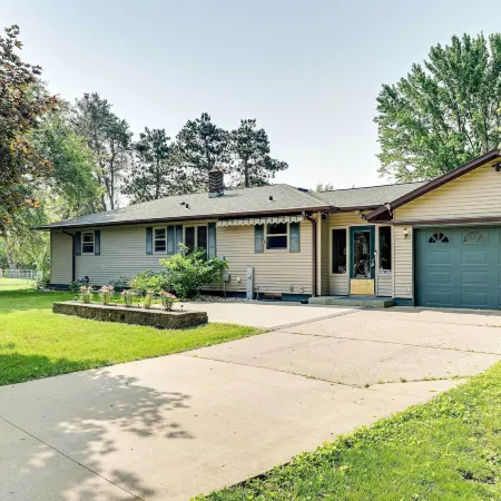 Charming Wausau Cottage on-Site Lake Access!