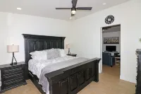 Tranquil Modern Haven 2 Bedroom Home
