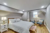 Charming Retreat in Charlottesville w/ Deck! - 3-نجوم