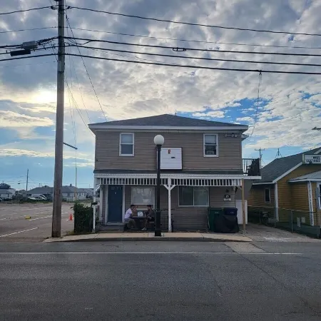 12 Ashworth Ave Suites