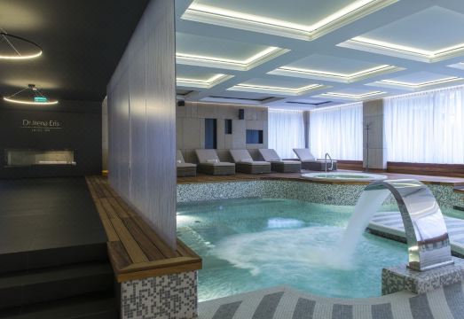닥터 이레나 에리스 호텔 스파 시설