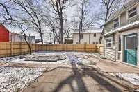 Newly Renovated Home Close to Dtwn Lawrence! - Pet friendly