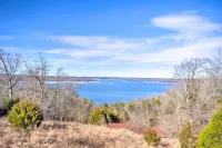 Large Cabin w/ Deck Overlooking Norfork Lake!