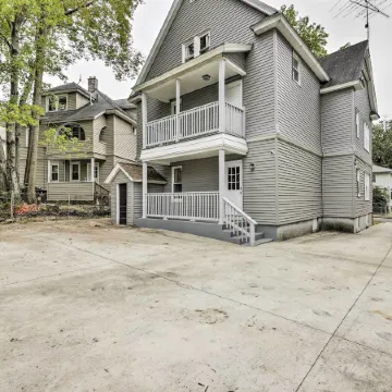 2 Mi to Downtown: Springfield Apt w/ Balcony!