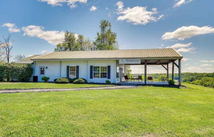 Cozy Cottage in Taylorsville Hot Tub and Lake Views