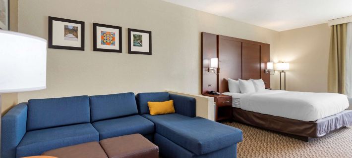 Comfort Inn & Suites Near Six Flags & Medical Center Hotels in Bexar County