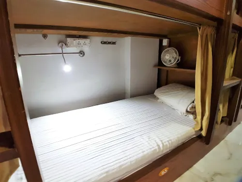 Hexa Ahlan Dorm - Hostel Hotels in Surendranagar