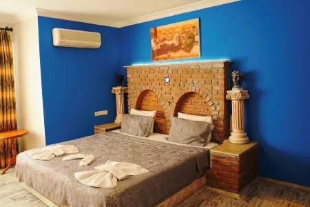 Rebetika Hotel & Bistro Отели рядом с достопримечательностью «Храм Артемиды Эфесской»