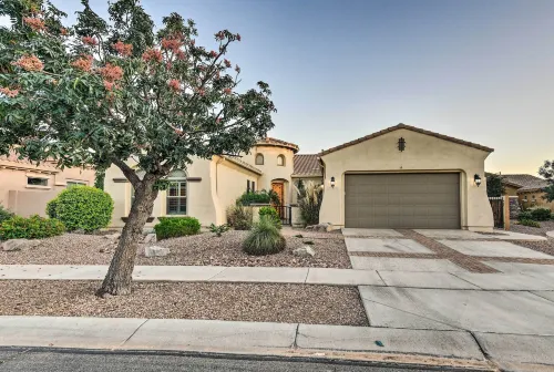 Free Heated Pool Putting Green: Gilbert Home - Homestays