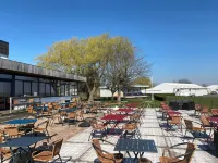 Logis Hôtel & Restaurant de l'Aérodrome de la Baie de Somme Hotels in Sailly-Flibeaucourt
