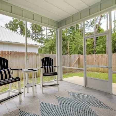 Bright Foley Home w/ Patio - 7 Mi to Wharf & Beach