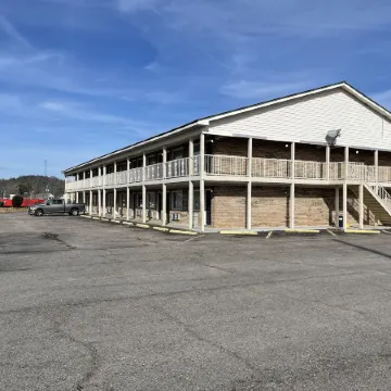 Covered Bridge Inn & Suites Отели в г. Онеонта