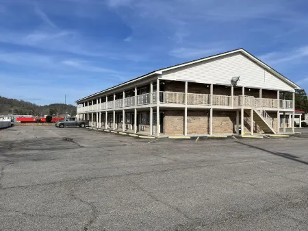 Covered Bridge Inn & Suites Отели в г. Онеонта