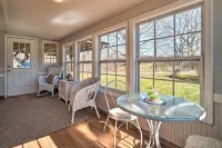 Wine Country Retreat w/ Fire Pit + Sunroom! Hotel di Lumpkin County