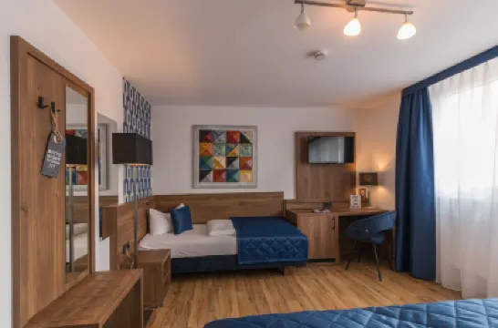 Hotel am Brauerei-Dreieck Hotels near Faessla Keller