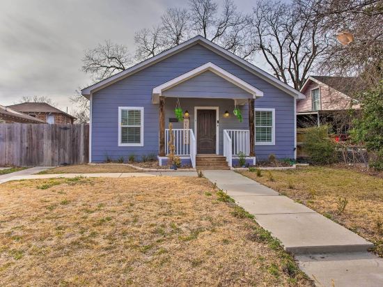 4 Mi to Dtwn Dallas: Home w/ Fire Pit + Gazebo