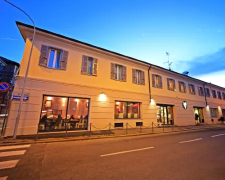 Amalia Bakery Home Hotels in Gallarate