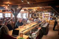 Arrowhead Mountain Lodge Hotels in Cimarron