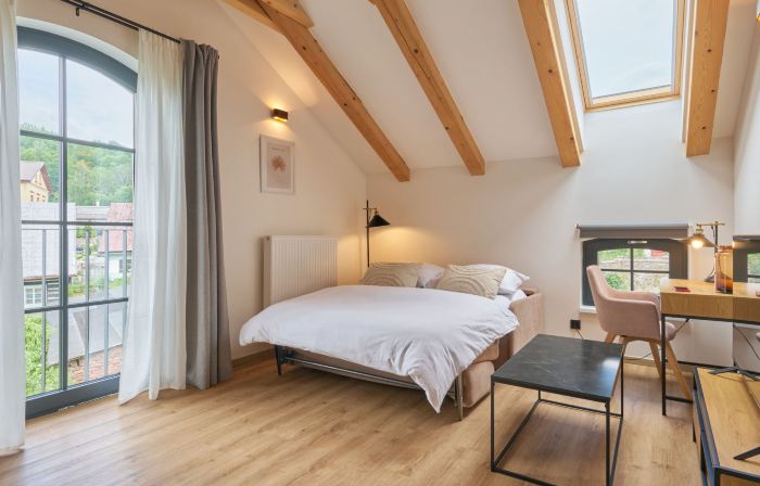 Luxury Mountain Attic with AC & Netflix