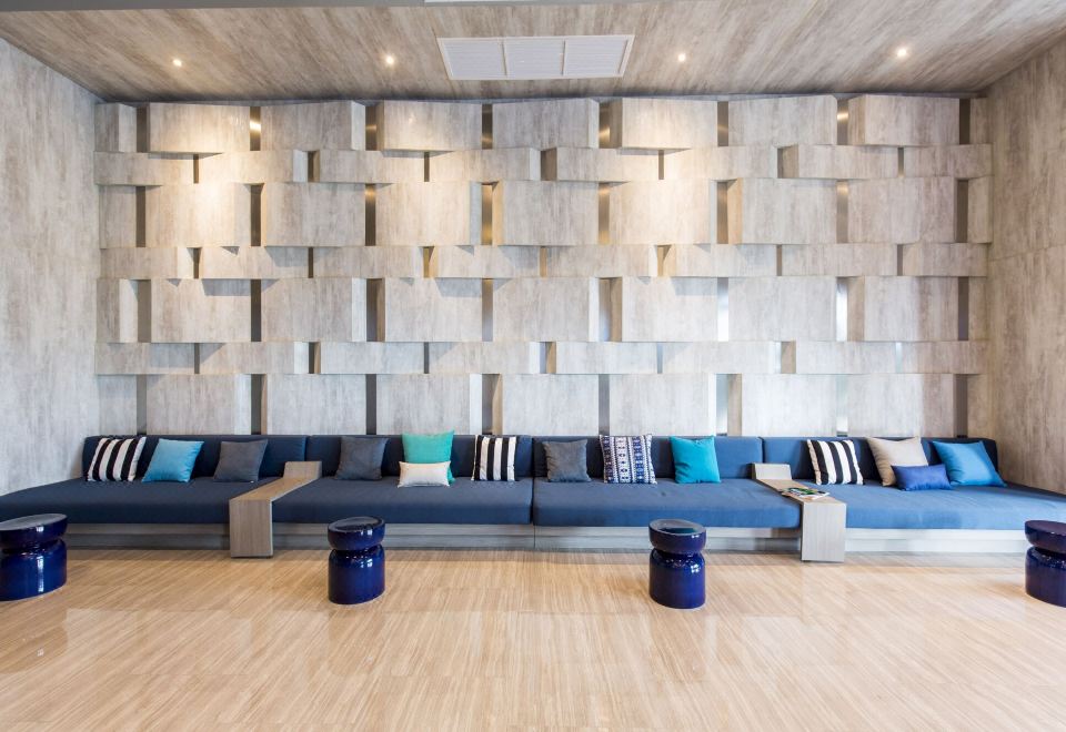 X2 바이브 부리람 호텔 로비